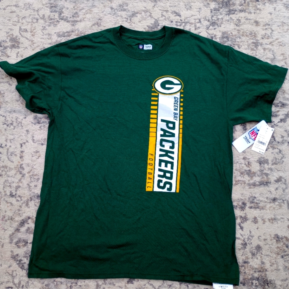 NWT GreenBay Packers Men's Shirt. Large